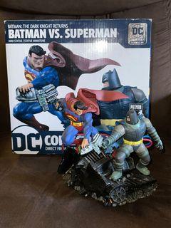 Superman vs Batman Mini Statue