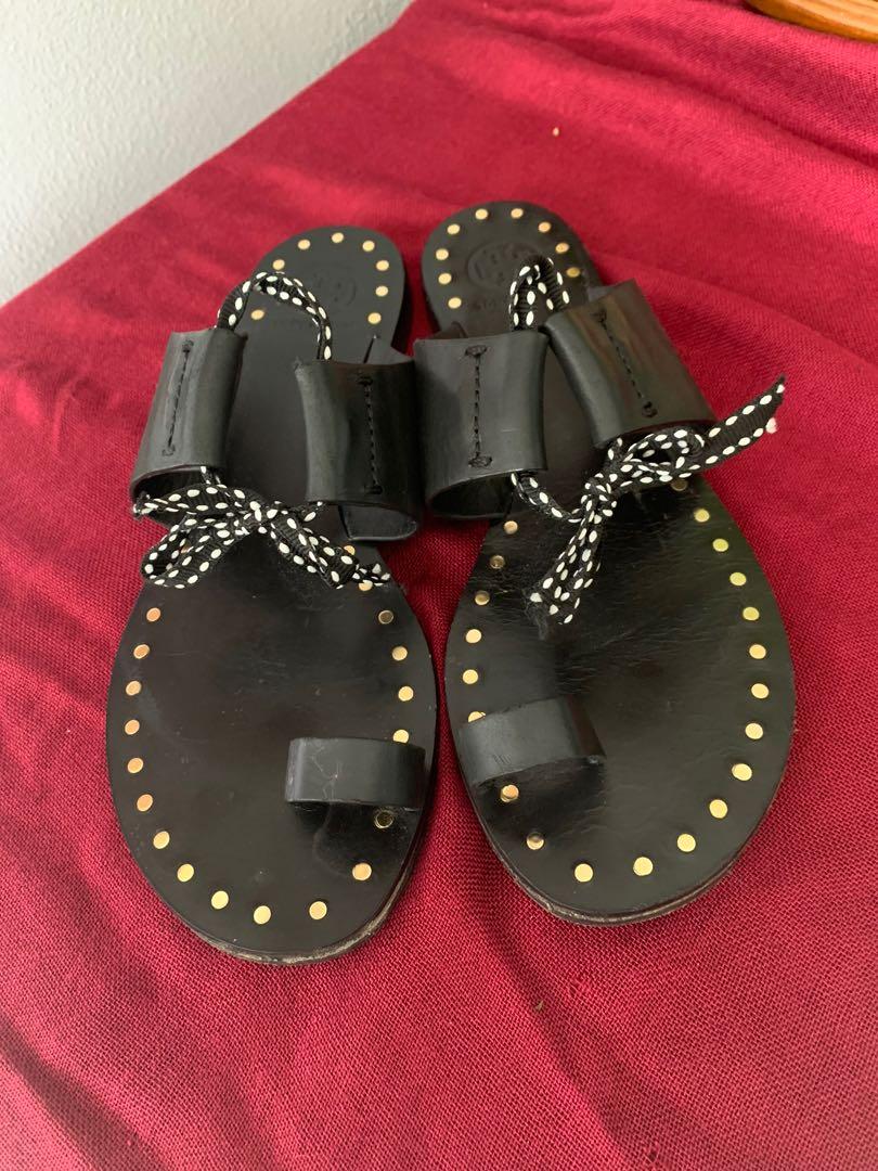 Tory burch sandals best sale with toe ring