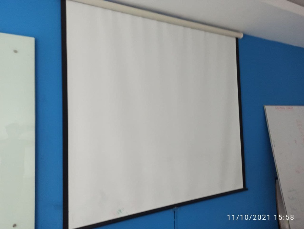 Used Projector Screen, TV & Home Appliances, TV & Entertainment