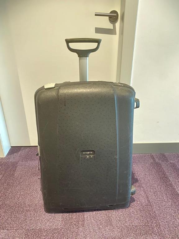 Second hand samsonite luggage store