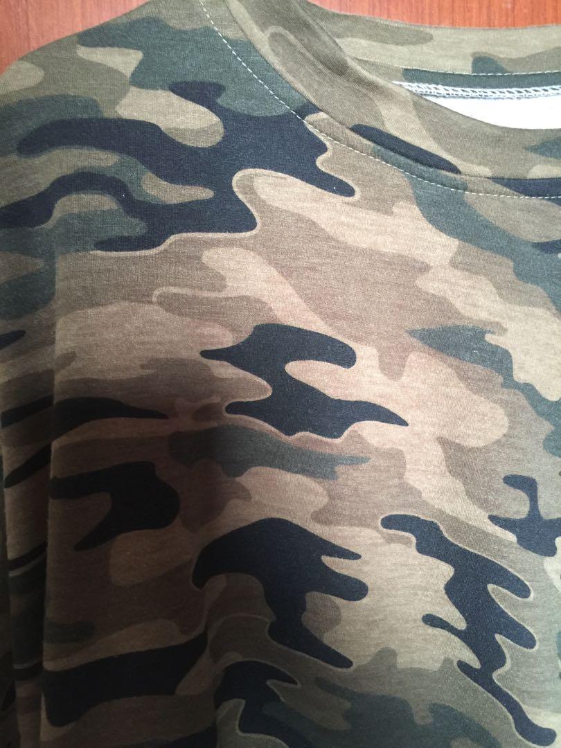 Very oversized army T-shirt, Fesyen 