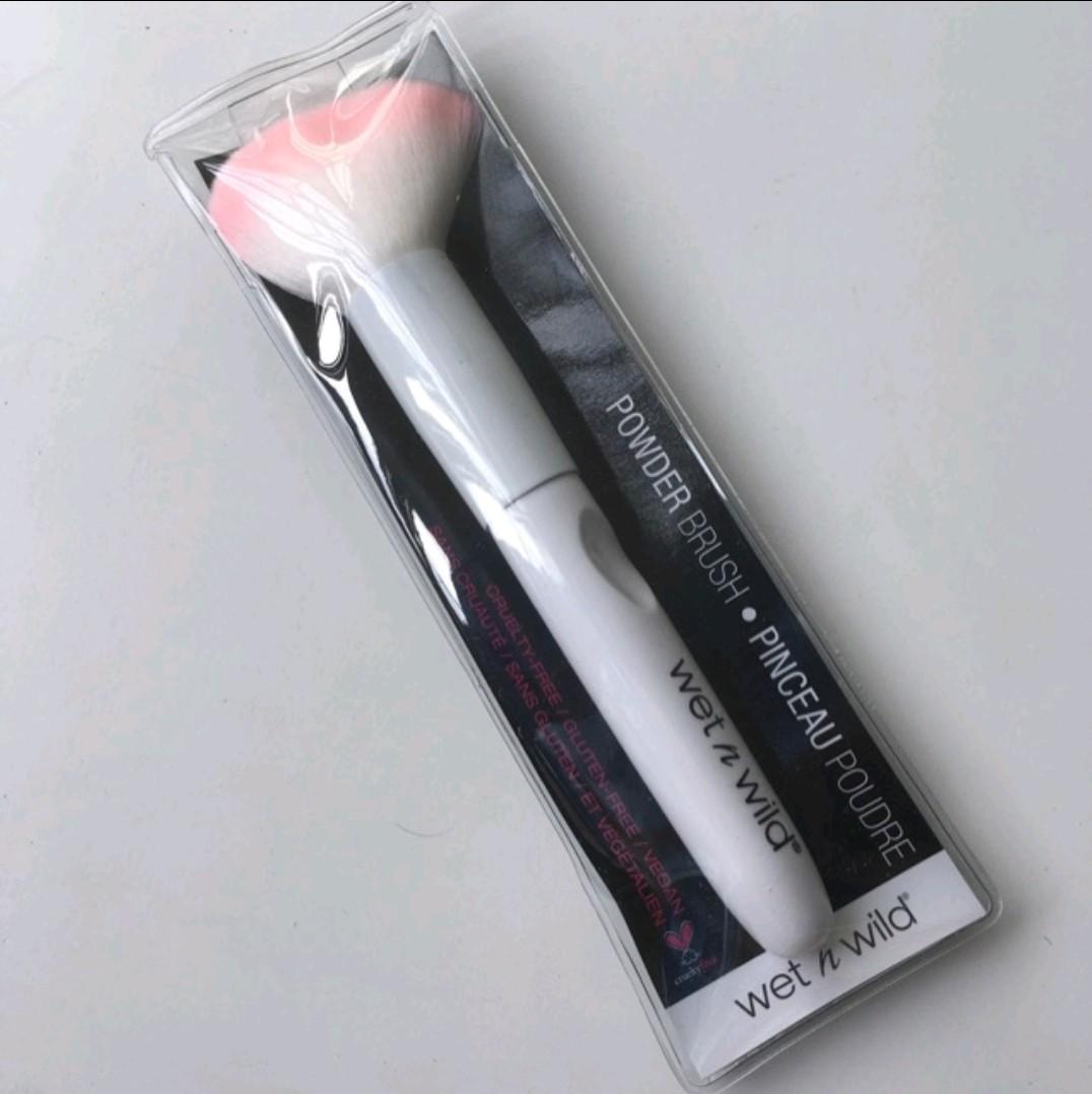 Wet n Wild Make-up Brush (Category: Makeup) located in Cavite. Submitted by safemountain_884059 (Listing ID 1125844170, Image 1). Description: Original Wet n Wild makeup-brush All onhand!!! Large Powder brush 130 Small Concealer brush 90 Crease brush 100 all brush comes with free mesh guard 100% original from US🇺🇲.