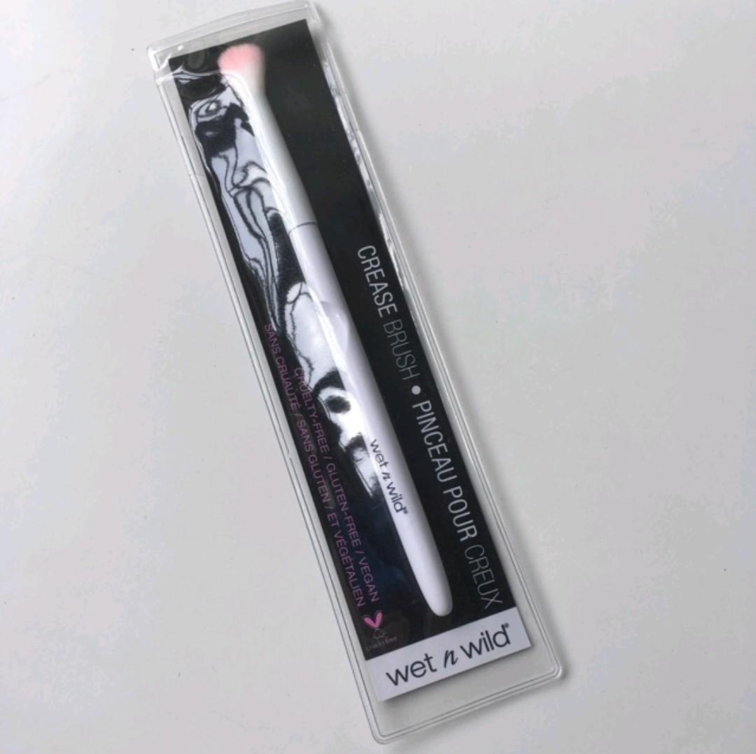 Wet n Wild Make-up Brush (Category: Makeup) located in Cavite. Submitted by safemountain_884059 (Listing ID 1125844170, Image 2). Description: Original Wet n Wild makeup-brush All onhand!!! Large Powder brush 130 Small Concealer brush 90 Crease brush 100 all brush comes with free mesh guard 100% original from US🇺🇲.