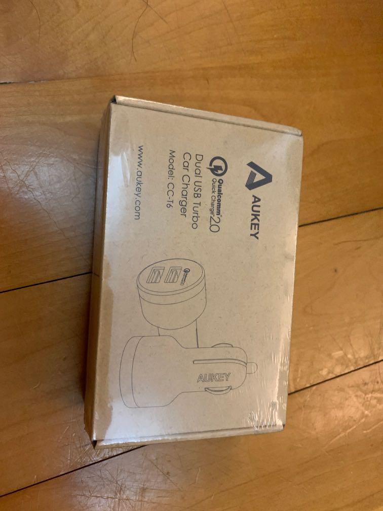 Aukey 2 0 汔車用usb 快速叉電器 汽車配件 電子配件 Carousell