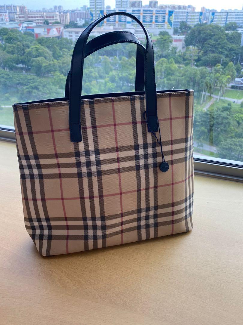 Burberry pouch sale clearance