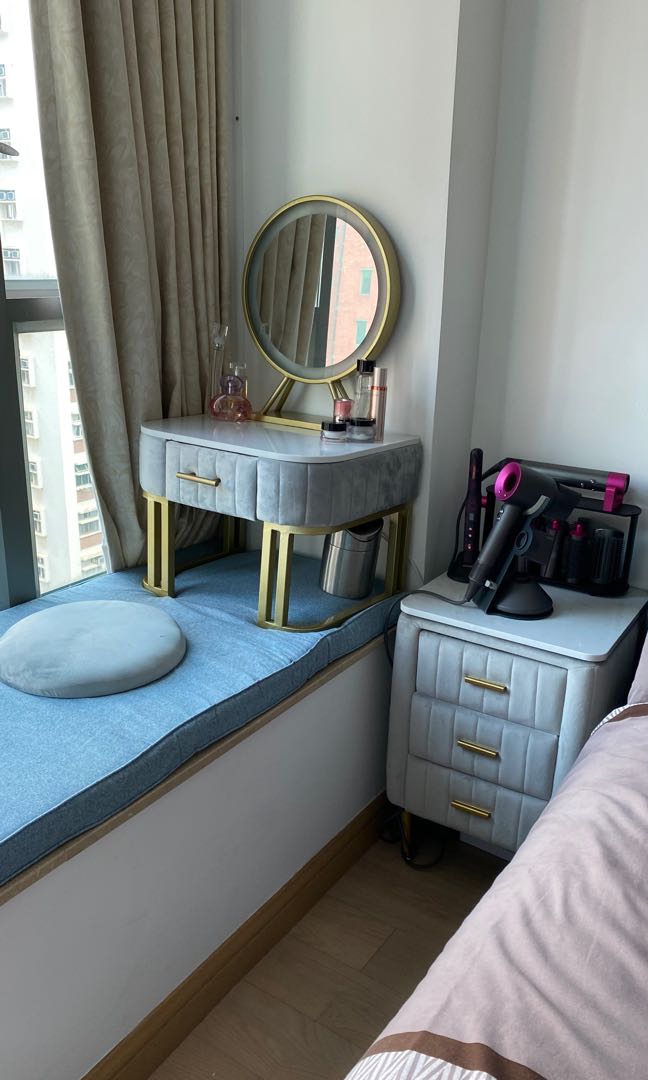 Bay window dressing table and bedside drawers, 傢俬＆家居, 傢俬, 其他家居傢俬