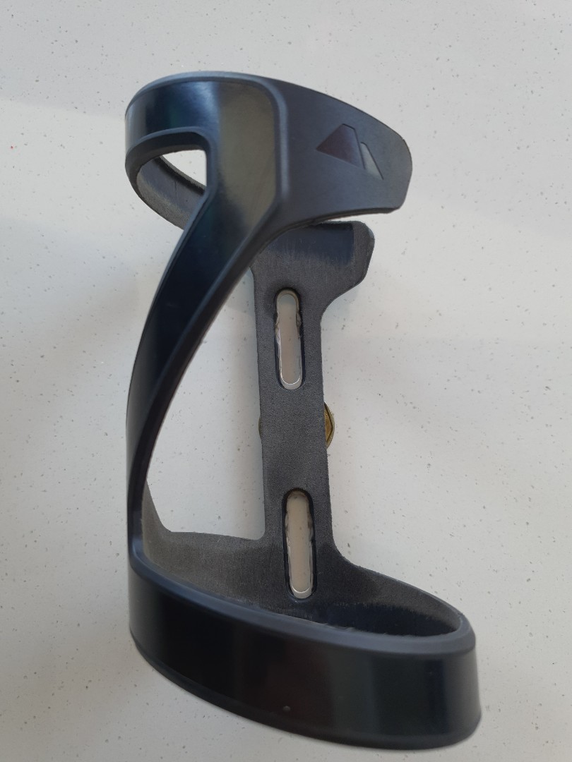 Canyon sideloader bottle outlet cage