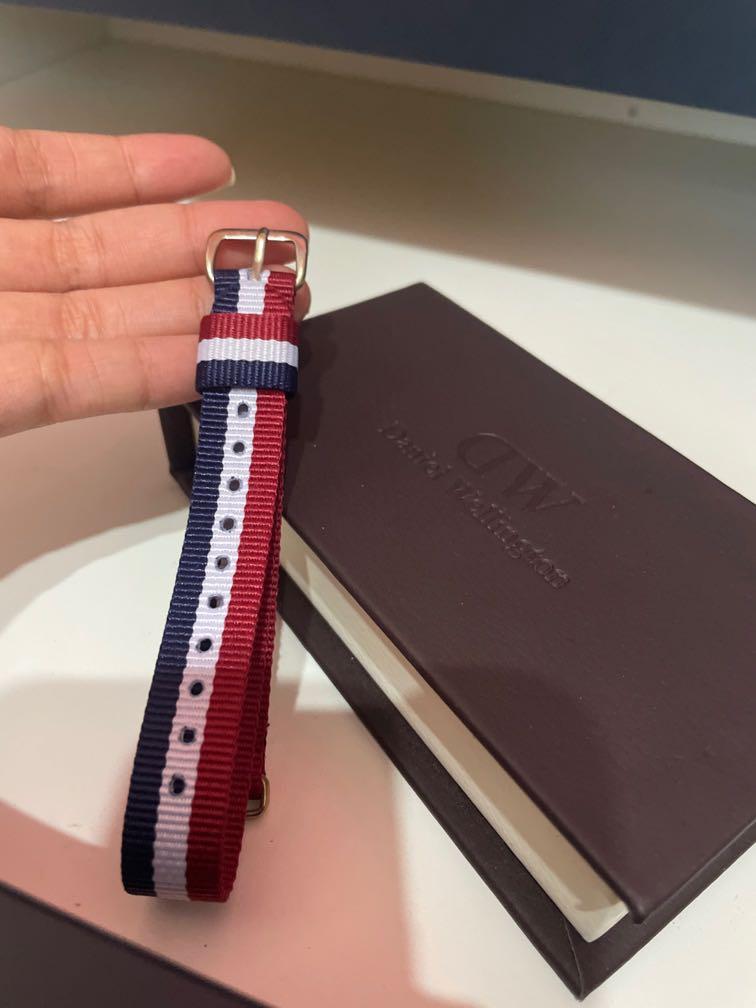 Free DW box) Daniel Wellington Strap 1 4mm with box, Luxury, Watches on Carousell
