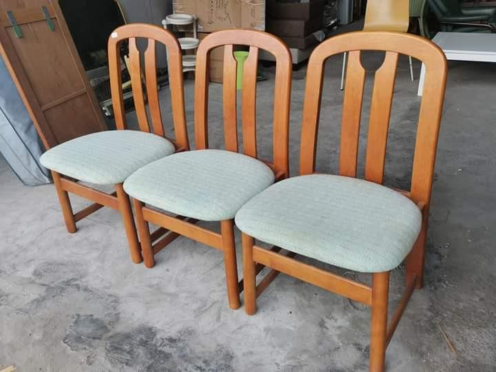 SALE Dining chairs Seat height 17 inches Sandalan height 34 inches Furniture Home Living Furniture Chairs on Carousell
