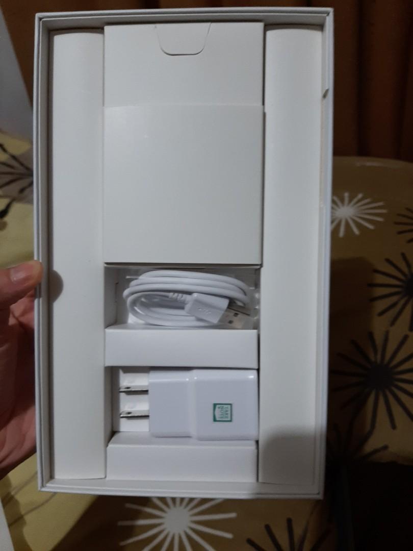 Galaxy Tab A 8.0 (Category: Android) located in Quezon City. Submitted by archer417 (Listing ID 1126025084, Image 2). Description: got it from globe as freebie complete with box and original accessories * Samsung charger and usb cable (never been used) with free leather case shipping fee c/o buyer.