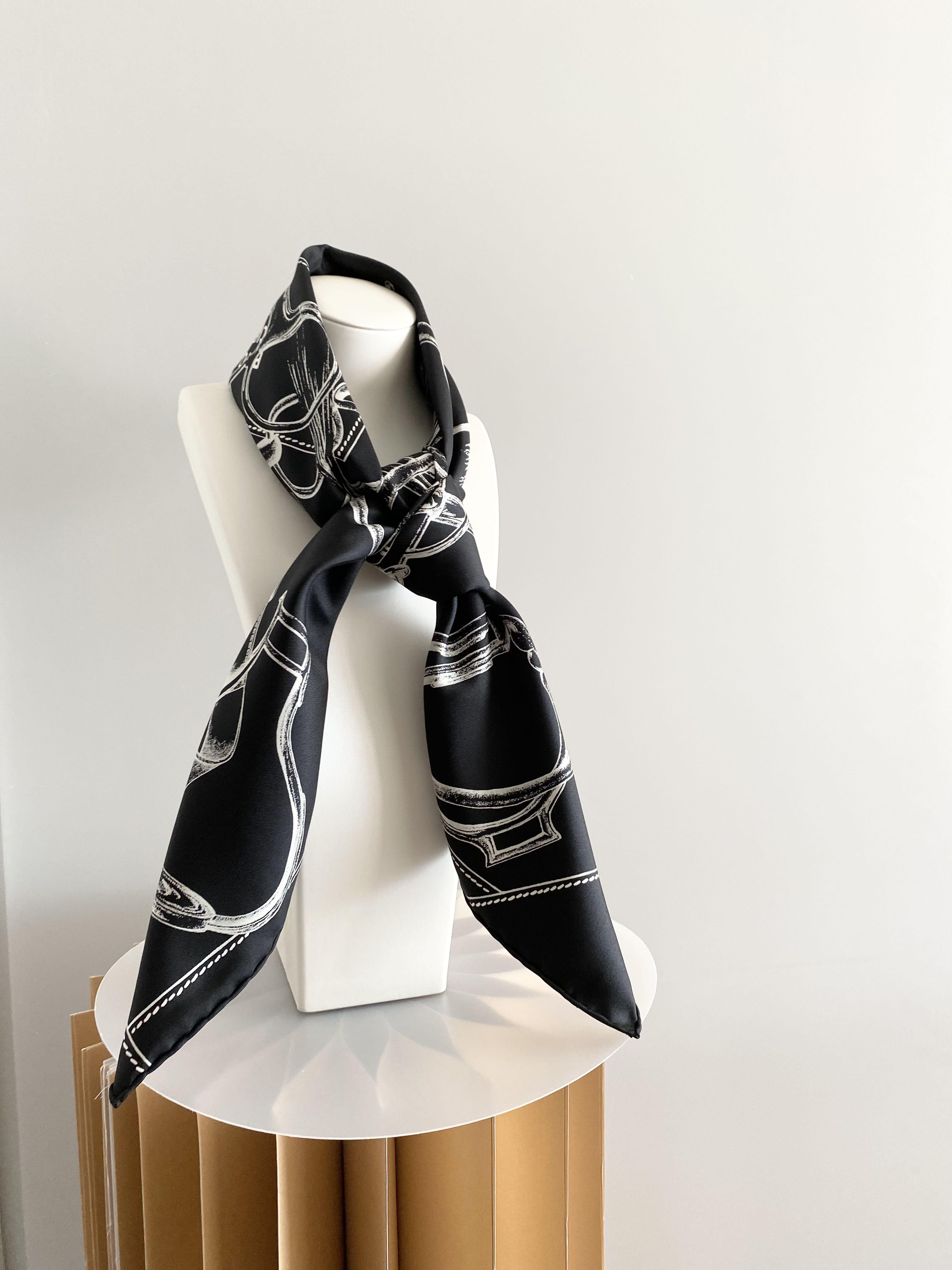 Projets carres au crayon scarf 90