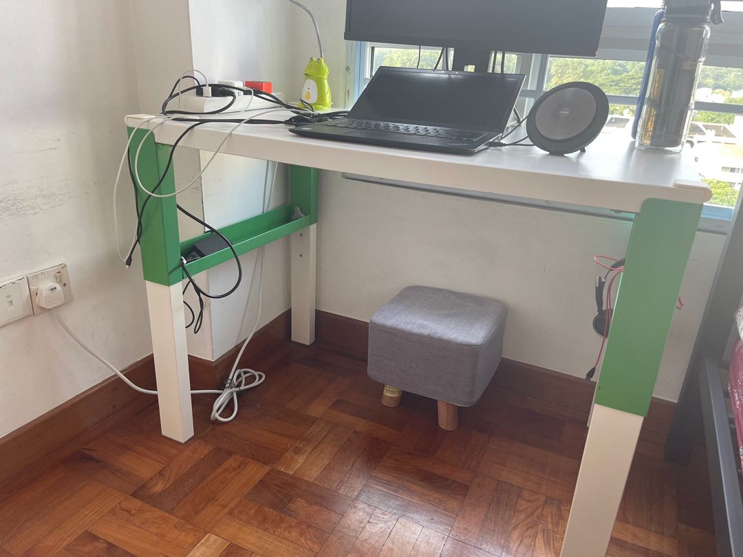 Height adjustable Ikea PAHL desk 96*58 cm (footstool free) Available