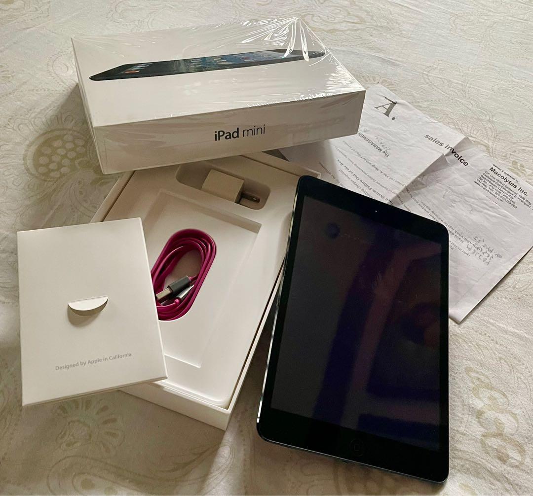 iPad Mini 1 (Category: iPad) located in Quezon City. Submitted by armieesq (Listing ID 1125990226, Image 3). Description: iPad Mini 1 32gb Silver 3rd party wire charger Original adaptor Complete box w/ receipt Issue: Needs new LCD only, internal is working fine. Body is a little bent, I think from its former rubber casing. .