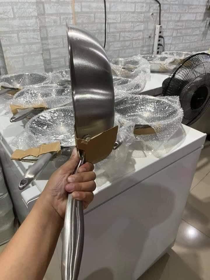 KAWALI NON STICK 32CM (Category: Cookware & Accessories) located in Quezon City. Submitted by darlyn_flores_02 (Listing ID 1125957870, Image 2). Description: KAWALI 32CM 🥰 GOOD QUALITY SALE ‼️ SALE ‼️ NON-STICK 📌RS/450 ONLY 👌 NOVALICHES BAYAN LOCATION 💯 PWDE COD VIA LALAMOVE 💯 ORDER NOW DELIVER LATER ✅ PWDE BULK ORDER 🥰 JUST PM ME ☺️.