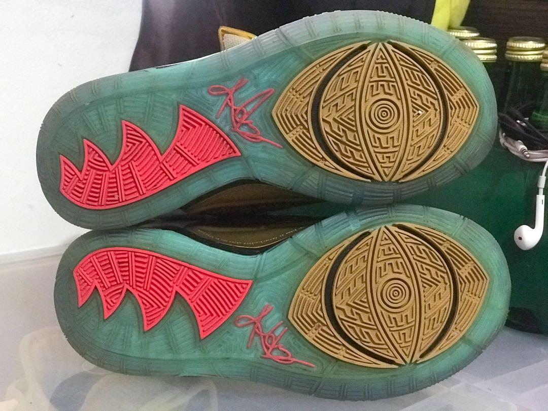 kyrie golden mummy