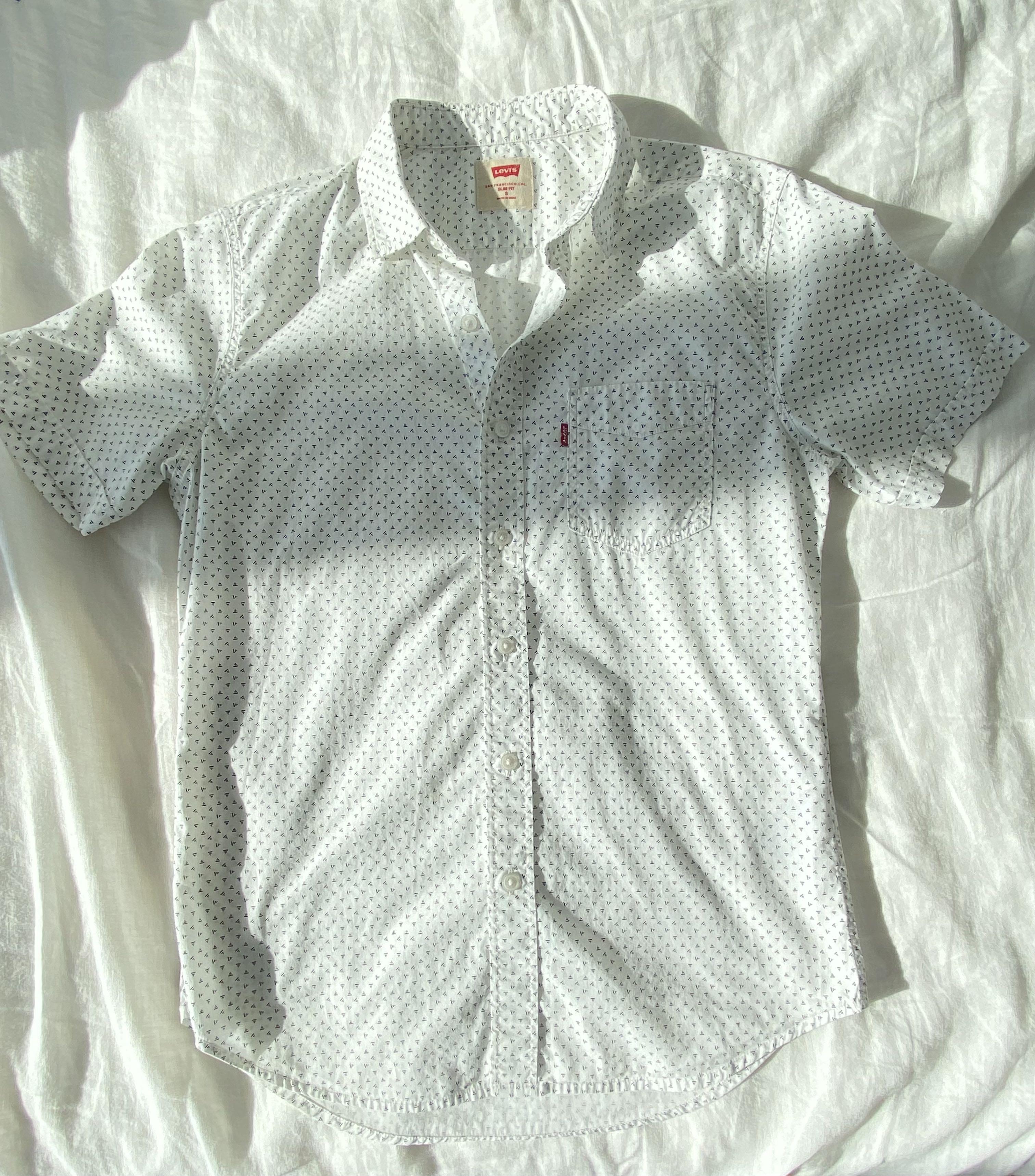 White Levi S Shirt With Black Pattern Men S Fashion Tops Sets Tshirts Polo Shirts On Carousell