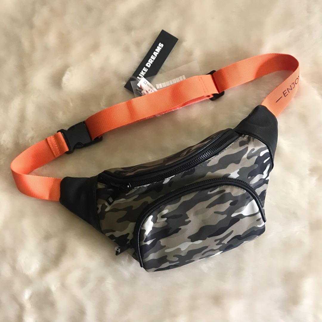 Like dreams top belt bag