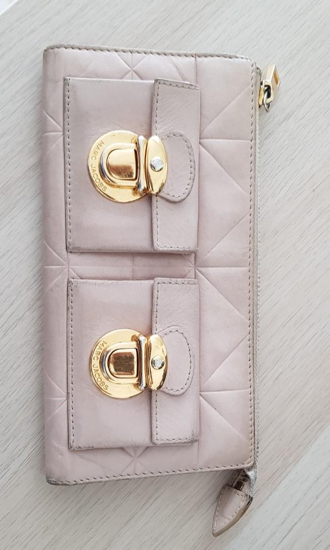 Marc jacobs sales wallet on chain