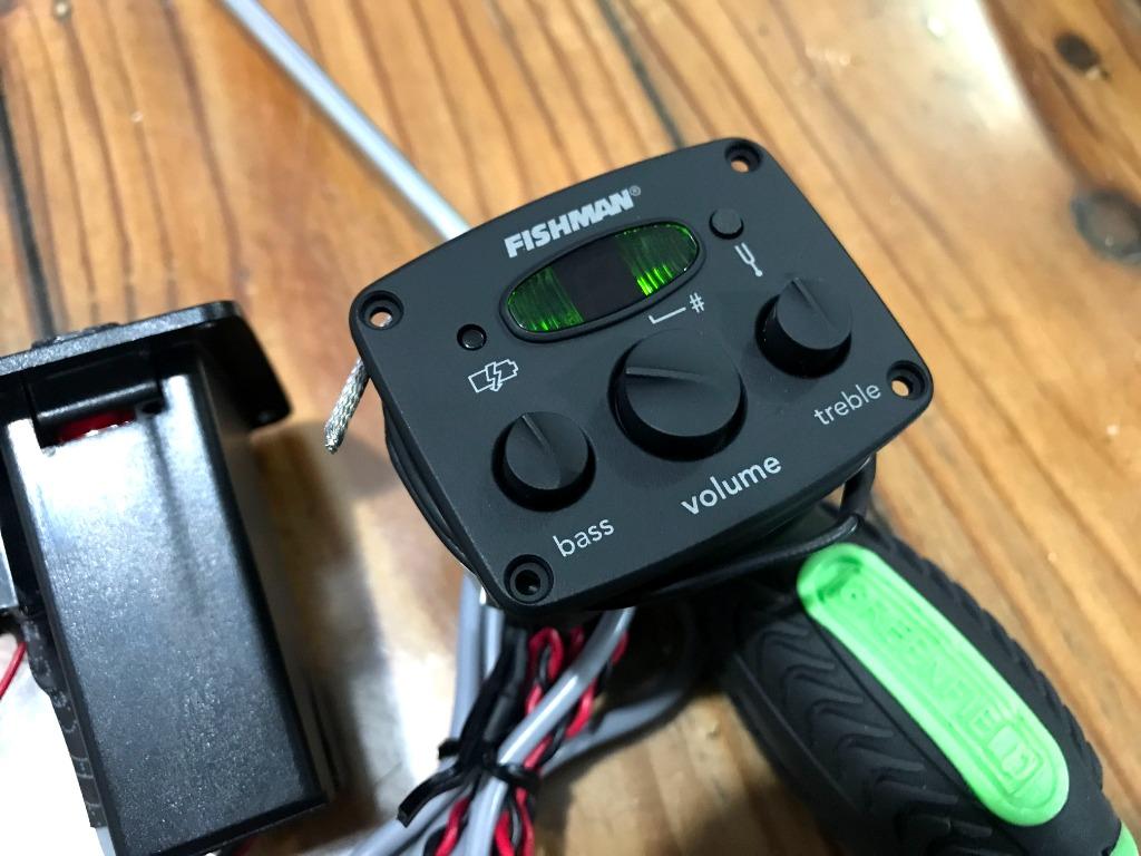 Original Fishman Isys Mini Preamp+Pickup, Hobbies & Toys, Music & Media ...