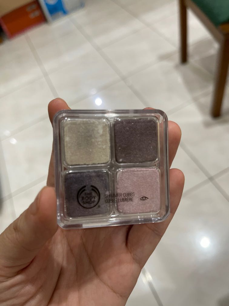 shimmer cubes palette 23 the body shop eyeshadow, Kesehatan