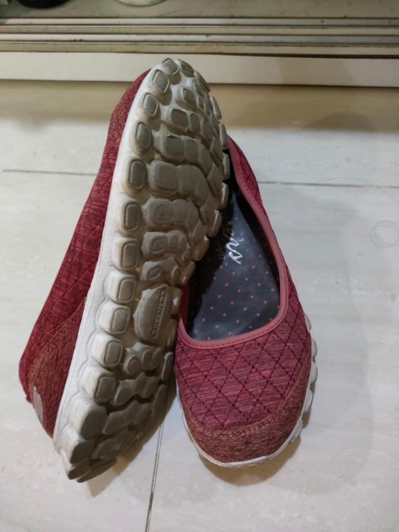 Maroon deals skechers shoes