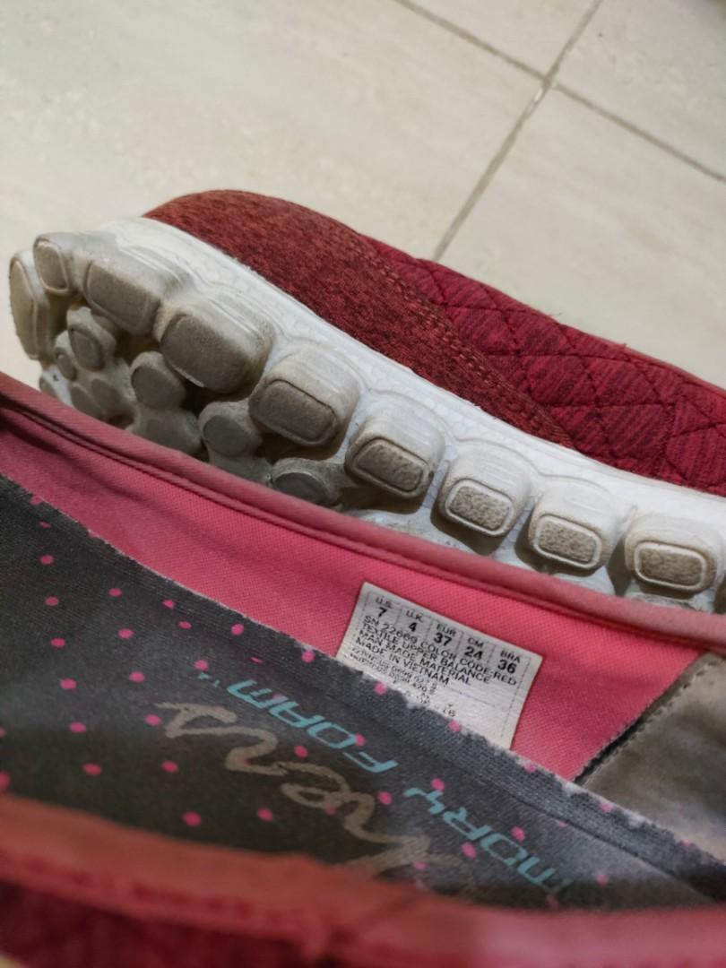 Maroon skechers cheap