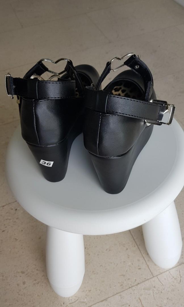 TRENDY BLACK HEELS BRAND NEW SIZE 36 22cm in sole Women s