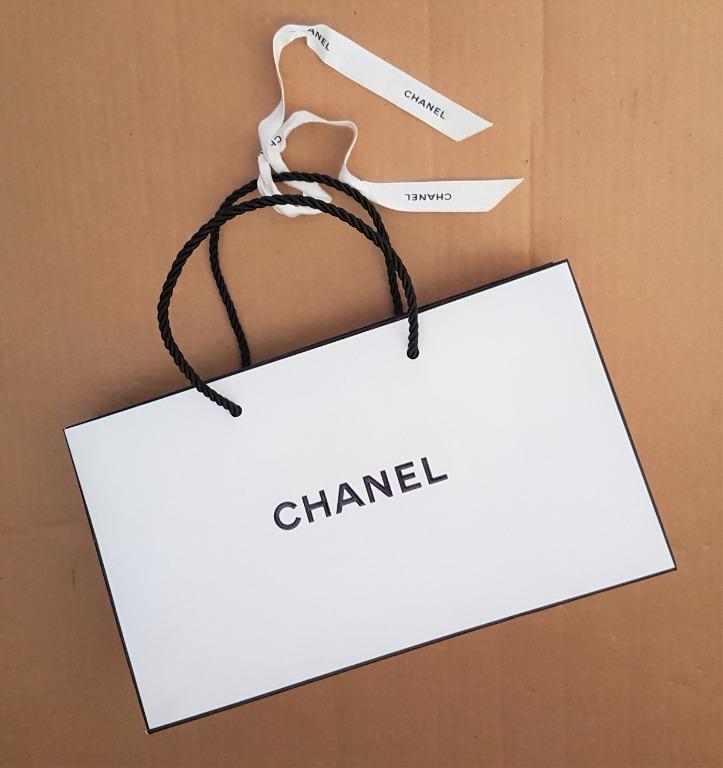 White chanel hotsell shopping bag