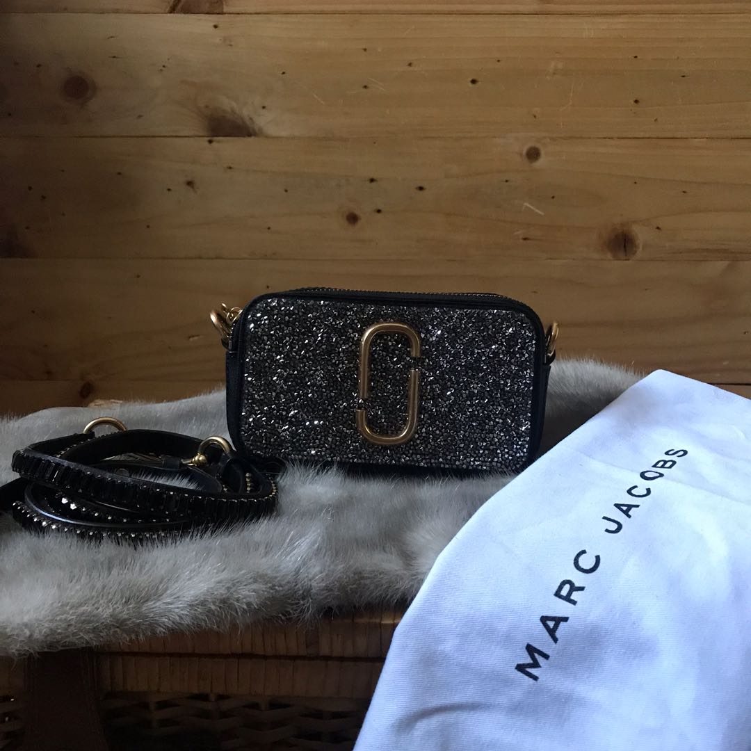 Marc Jacobs Snapshot DTM Khaki, Luxury, Bags & Wallets on Carousell