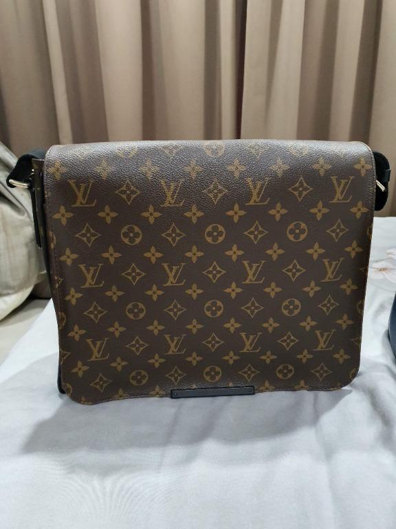 Louis Vuitton S Lock Messenger Monogram Macassar Canvas, Men's Fashion,  Bags, Belt bags, Clutches and Pouches on Carousell