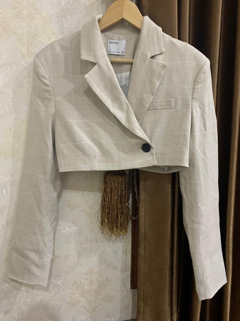 Bershka crop blazer, Fesyen Wanita, Pakaian Wanita, Baju Luaran di Carousell