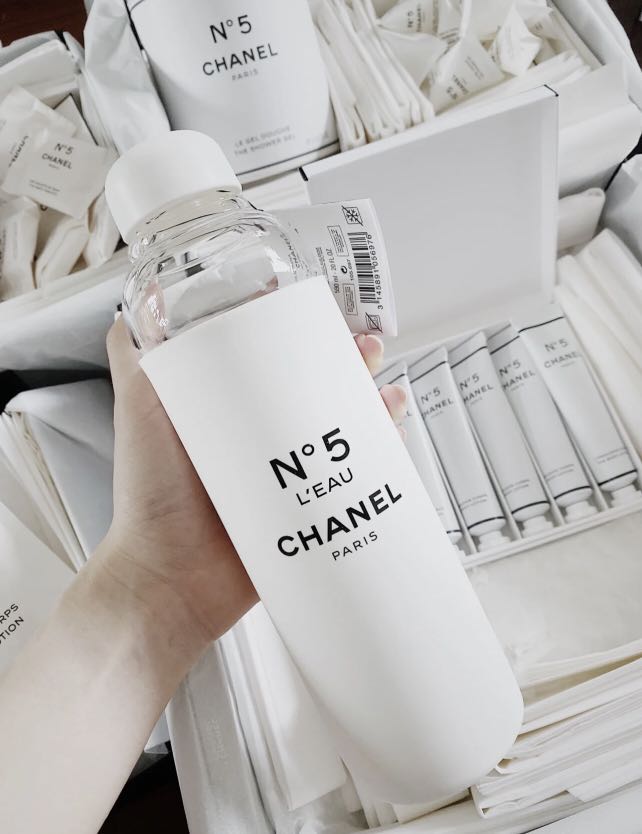Sold at Auction: CHANEL Flasche HYDRA BEAUTY BOTTLE.