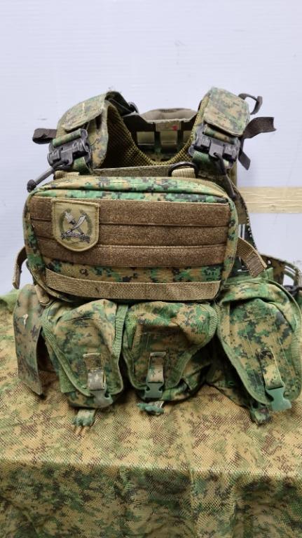 Chest rig clearance pouch