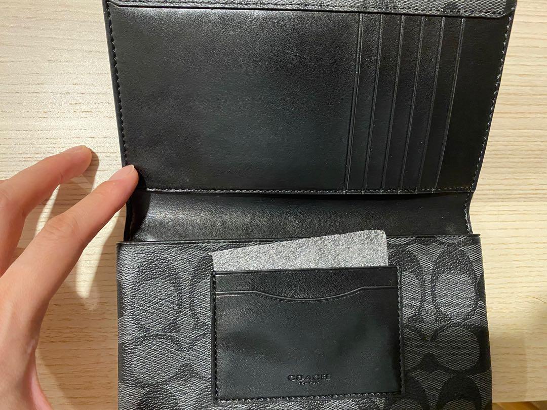 Coach Wallet (Category: Wallets & Card holders) located in Makati City. Submitted by spiffph (Listing ID 1126255303, Image 1). Description: .