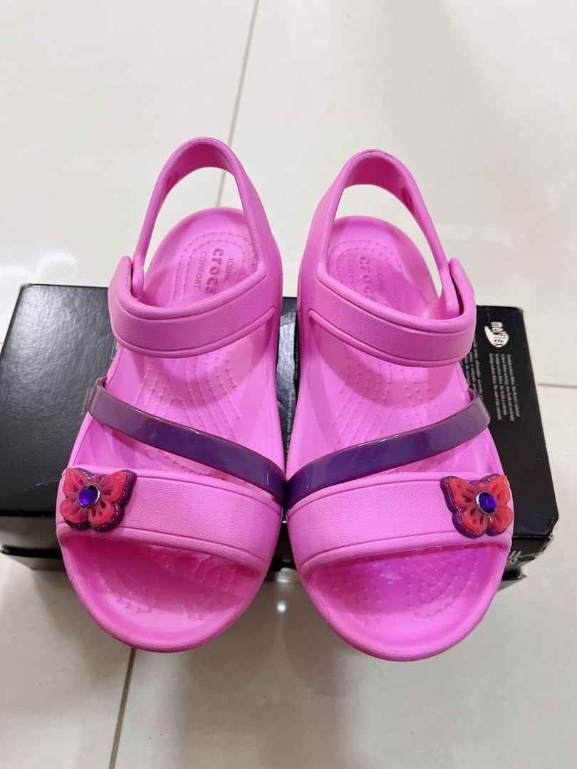Girls croc hotsell sandals