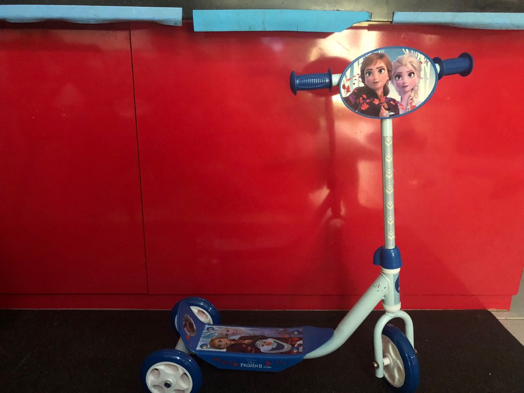 Frozen Scooter, Sports Equipment, Sports & Games, Skates, Rollerblades