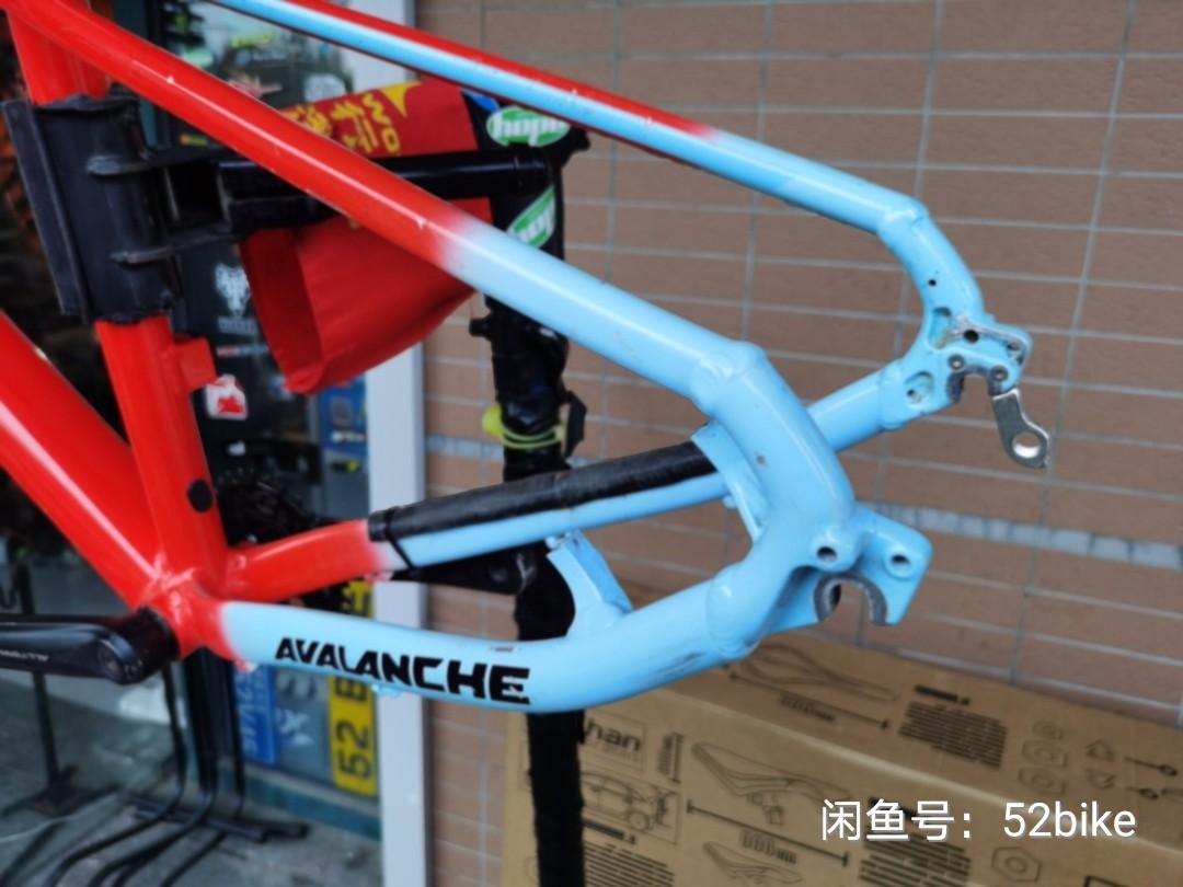 GT avalanche Frame. L size (19 inches) for 29 or 27.5 wheel set. Inner wire  routing.