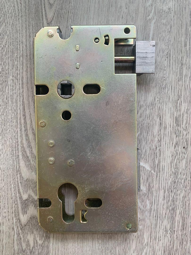 Hdb gate lock set with KABA keys, Furniture & Home Living, Security