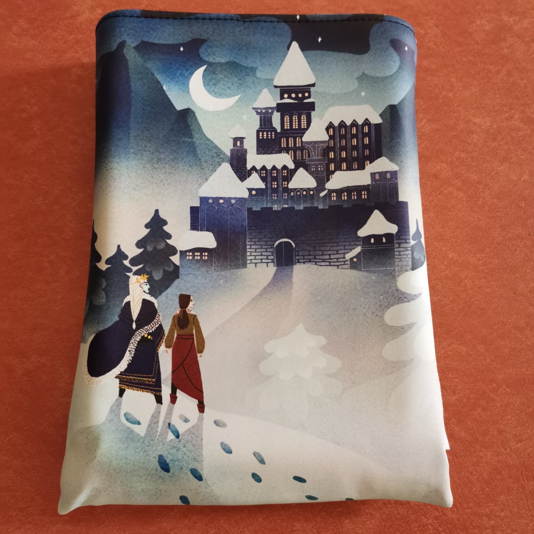 Illumicrate Spinning Silver Book Sleeve, Hobbies & Toys, Books