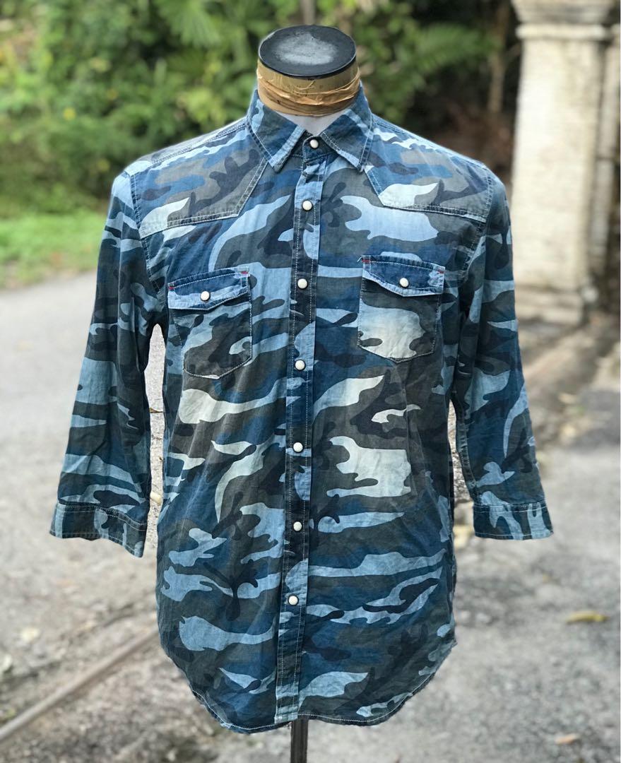 Kemeja Camo (Category: Tshirts & Polo Shirts) located in Pasir Puteh. Submitted by nmf_bundle91 (Listing ID 1126255708, Image 1). Description: Condition 9/10 Detail rujuk gambr Pos byr jnt.