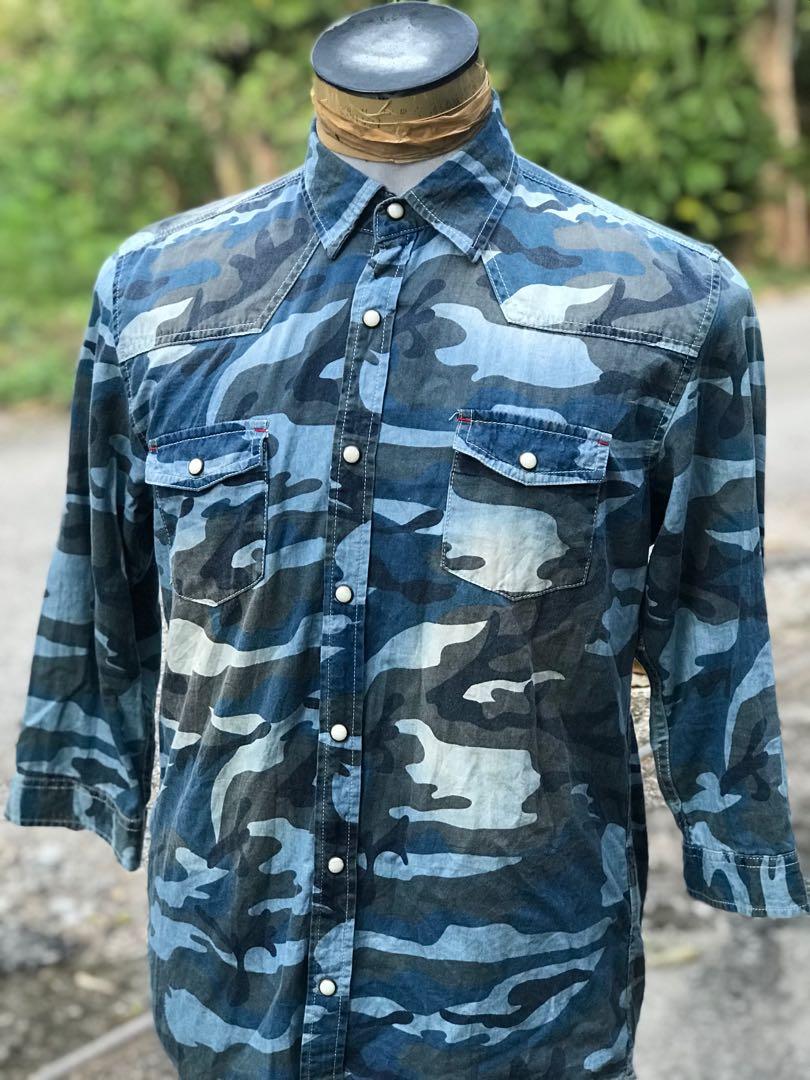 Kemeja Camo (Category: Tshirts & Polo Shirts) located in Pasir Puteh. Submitted by nmf_bundle91 (Listing ID 1126255708, Image 2). Description: Condition 9/10 Detail rujuk gambr Pos byr jnt.