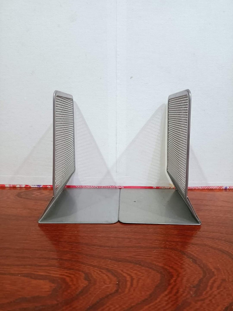 Metal mesh bookends, Hobbies & Toys, Memorabilia & Collectibles