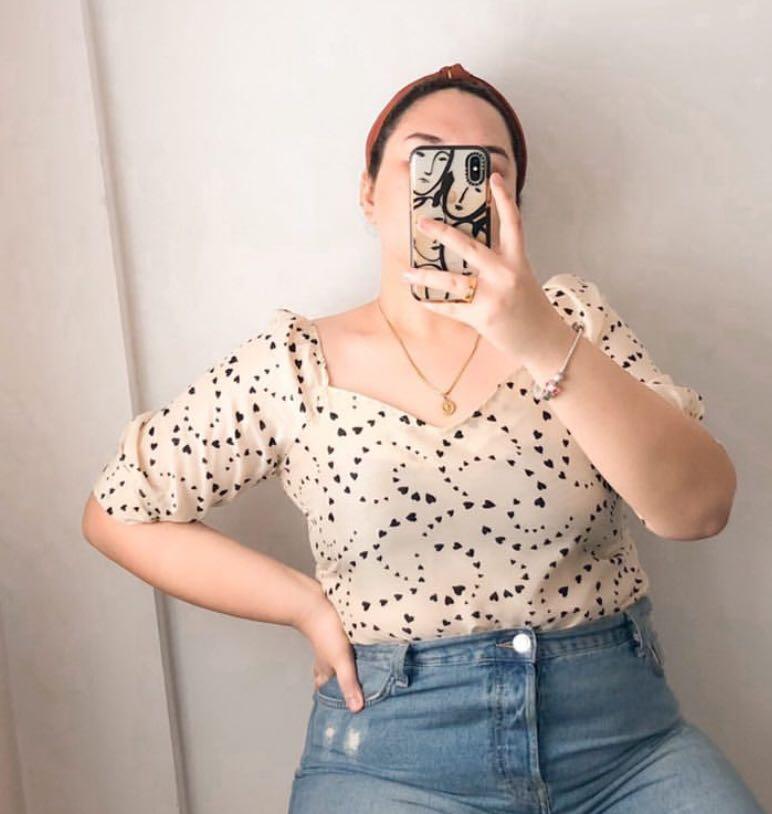 Puff sleeve cream blouse (Category: Blouses) located in Taguig. Submitted by regjs (Listing ID 1126187974, Image 1). Description: .