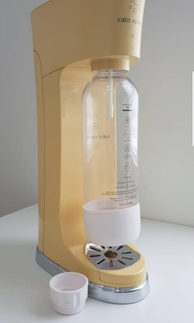 Soda xpress machine with CO2 cylinder, TV & Home Appliances, Kitchen Appliances, Coffee Machines