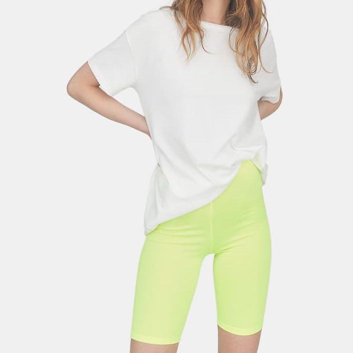 Biker hotsell short stradivarius