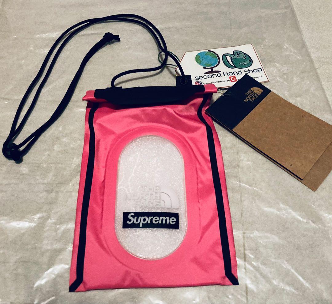 Supreme The North Face Neck Pouch bag, 男裝, 袋, 小袋- Carousell