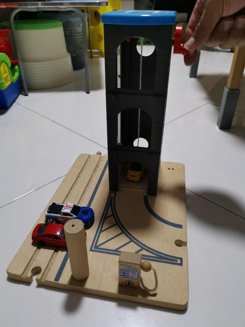 Wooden Toy Car Lift Carpark with Helipad, Hobbies & Toys, Toys & Games
