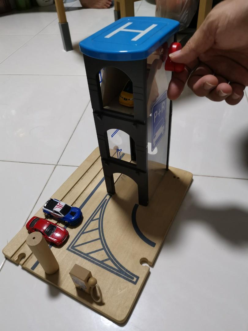 Wooden Toy Car Lift Carpark with Helipad, Hobbies & Toys, Toys & Games