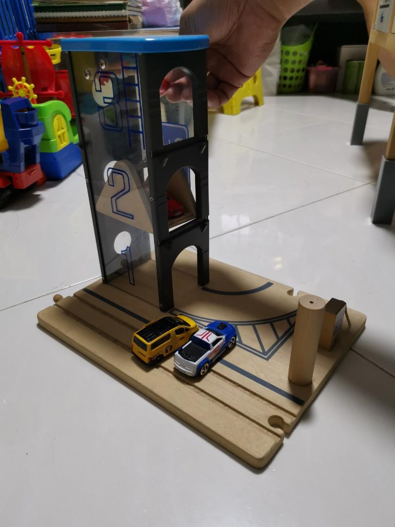 Wooden Toy Car Lift Carpark with Helipad, Hobbies & Toys, Toys & Games
