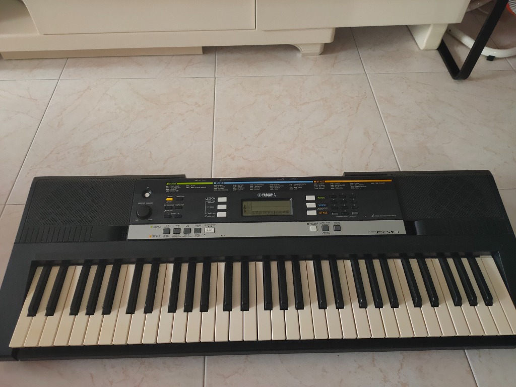 Yamaha PSR E243 Piano keyboard, Hobbies & Toys, Music & Media, Musical